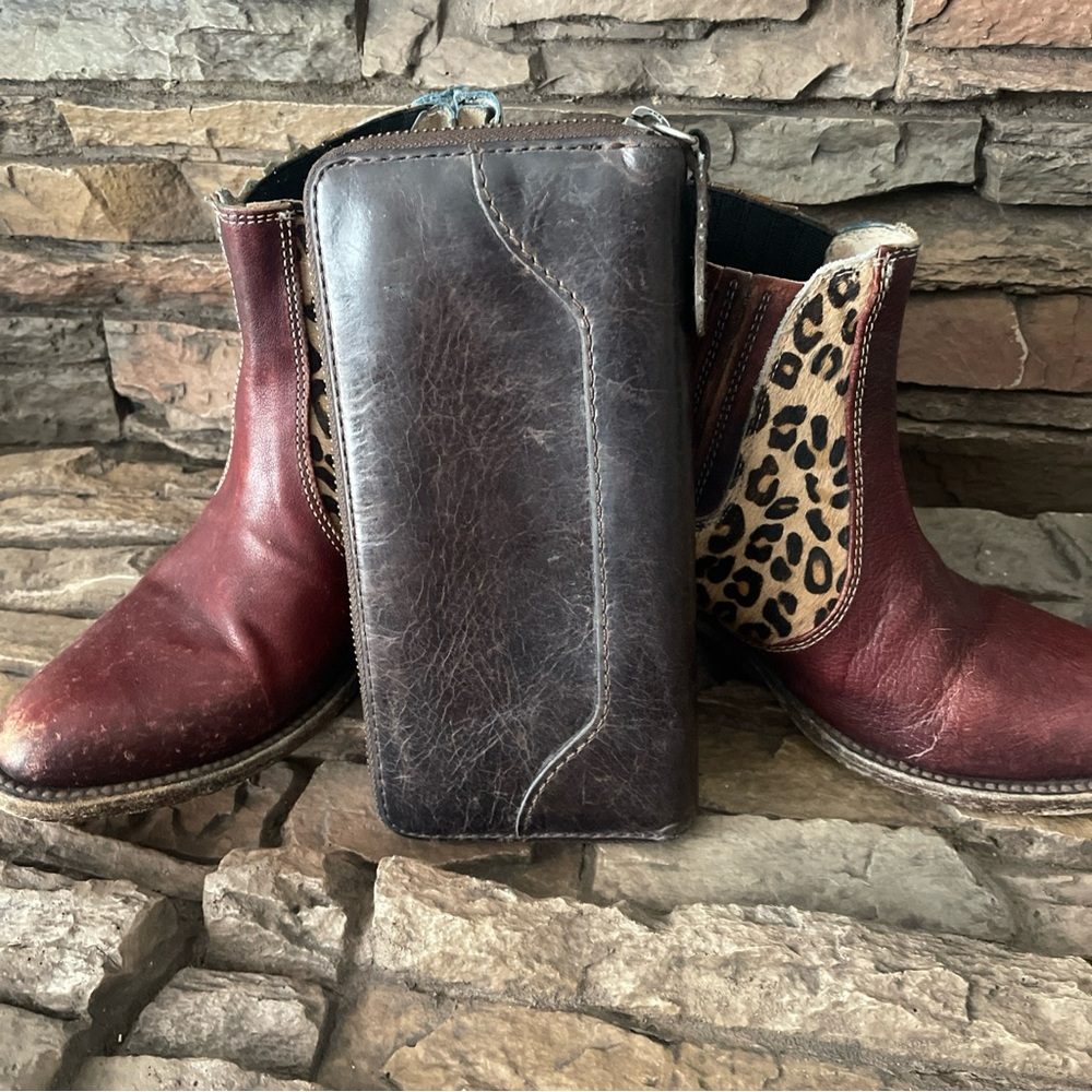Frye Melissa Zip Around Wallet Distressed Leather -Dark Brown- $158 - Picture 3 of 15